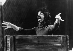 Frank Zappa dirigiendo